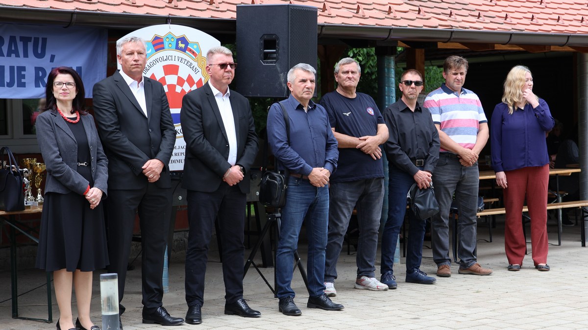 SVETI MARTIN NA MURI Održano sportsko natjecanje dragovoljaca i veterana te susreti djece i unuka hrvatskih branitelja