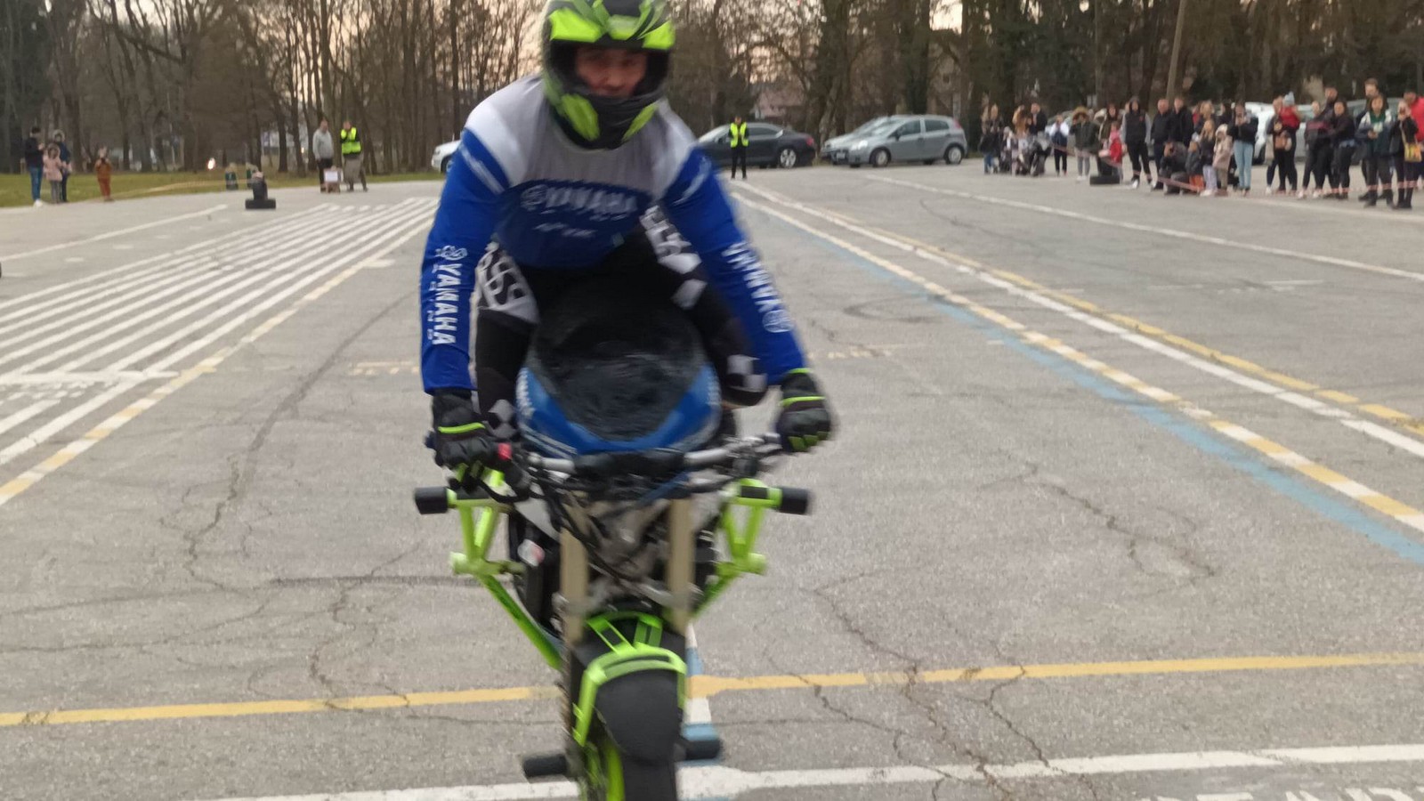 FOTO I VIDEO Akrobacije na motorima za malenu Lavu