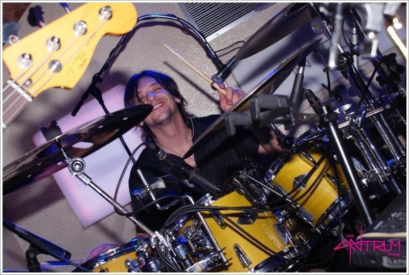 slika0049 Antrum (Petak, 15.2.2013 – Zodiac band) slika0049 Antrum (Petak, 15.2.2013 – Zodiac band)