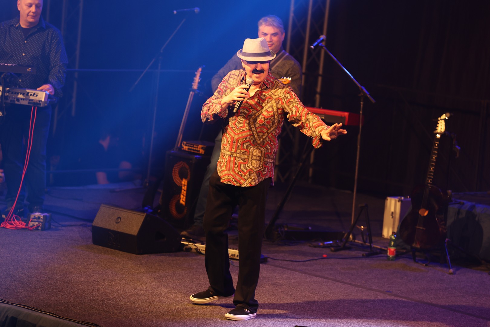 KONCERT U ČAKOVCU Haris Džinović svojim hitovima rasplesao i raspjevao publiku