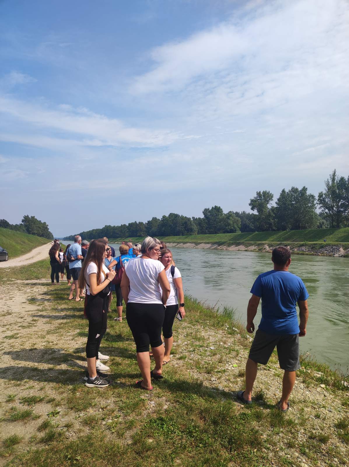 FOTO Pobjednici natjecanja u ekipnom veslanju dravskim čamcima su ekipe ‘Royal transport’ i ‘Fljojsarice’ FOTO Pobjednici natjecanja u ekipnom veslanju dravskim čamcima su ekipe ‘Royal transport’ i ‘Fljojsarice’