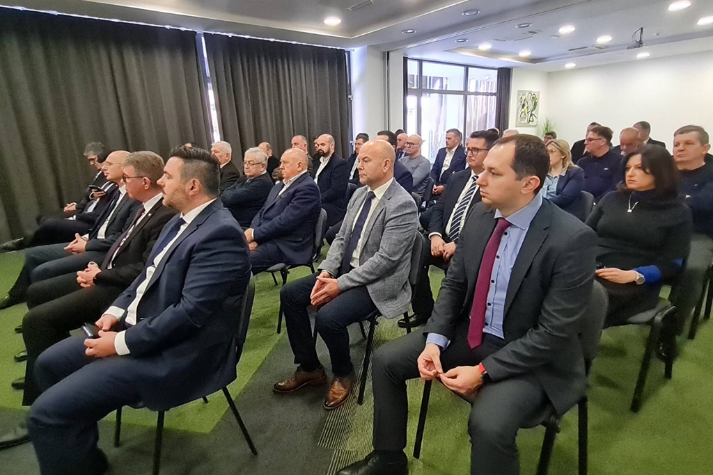 PLENKOVIĆ U MEĐIMURJU ‘HDZ ulazi u osmu godinu vlasti na nacionalnoj razini sa snažnom potporom’ PLENKOVIĆ U MEĐIMURJU ‘HDZ ulazi u osmu godinu vlasti na nacionalnoj razini sa snažnom potporom’