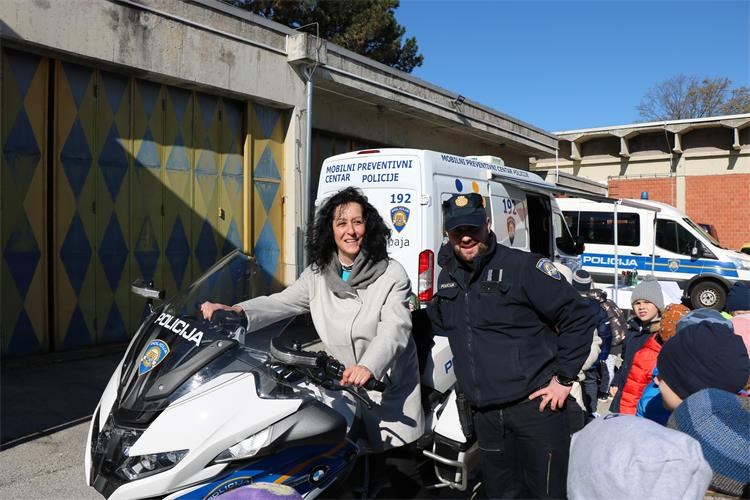 Zmajčeki iz Strahoninca posjetili Policijsku upravu međimursku