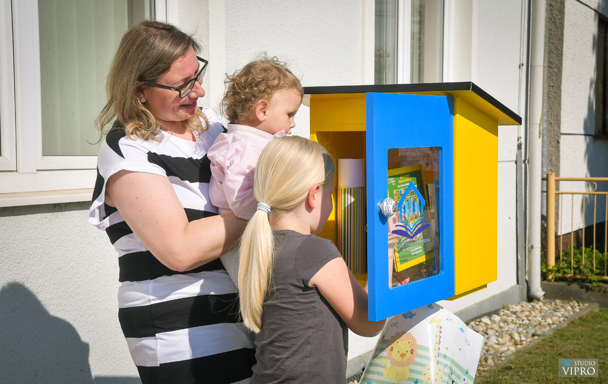 Mala slobodna knjižnica u Oporovcu