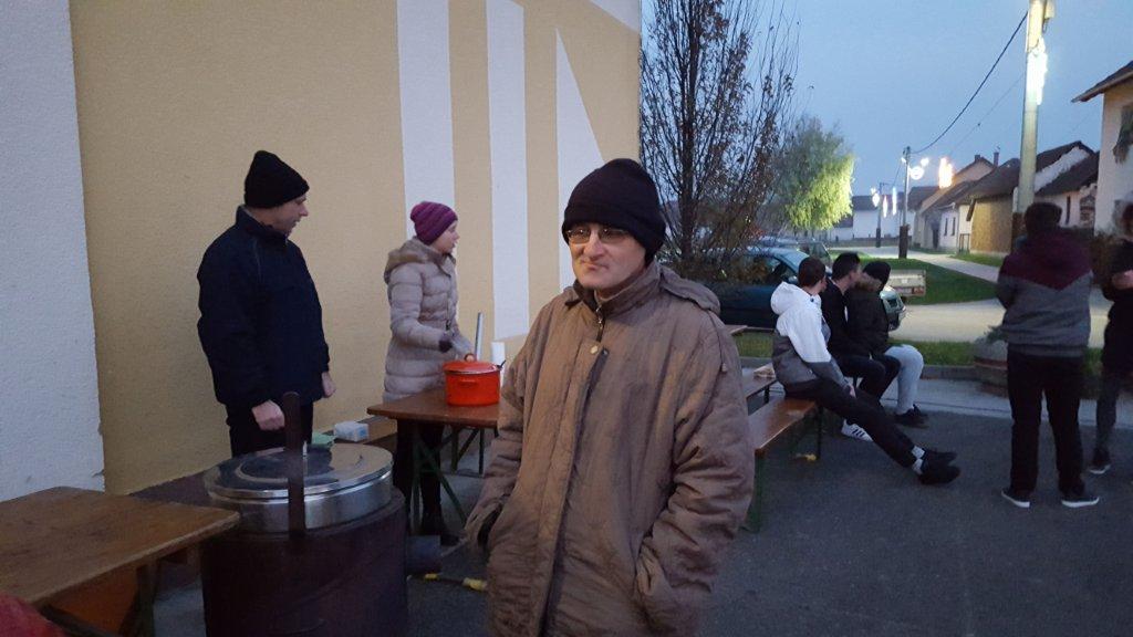 Zapaljena prva adventska svijeća u Svetoj Mariji