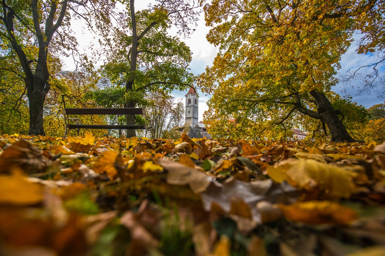 Čarobna jesen: Naša Miroslava Novak prošetala je čakovečkim parkom i snimila šarenilo jesenskih boja. Predivno, zar ne? (y) :-)