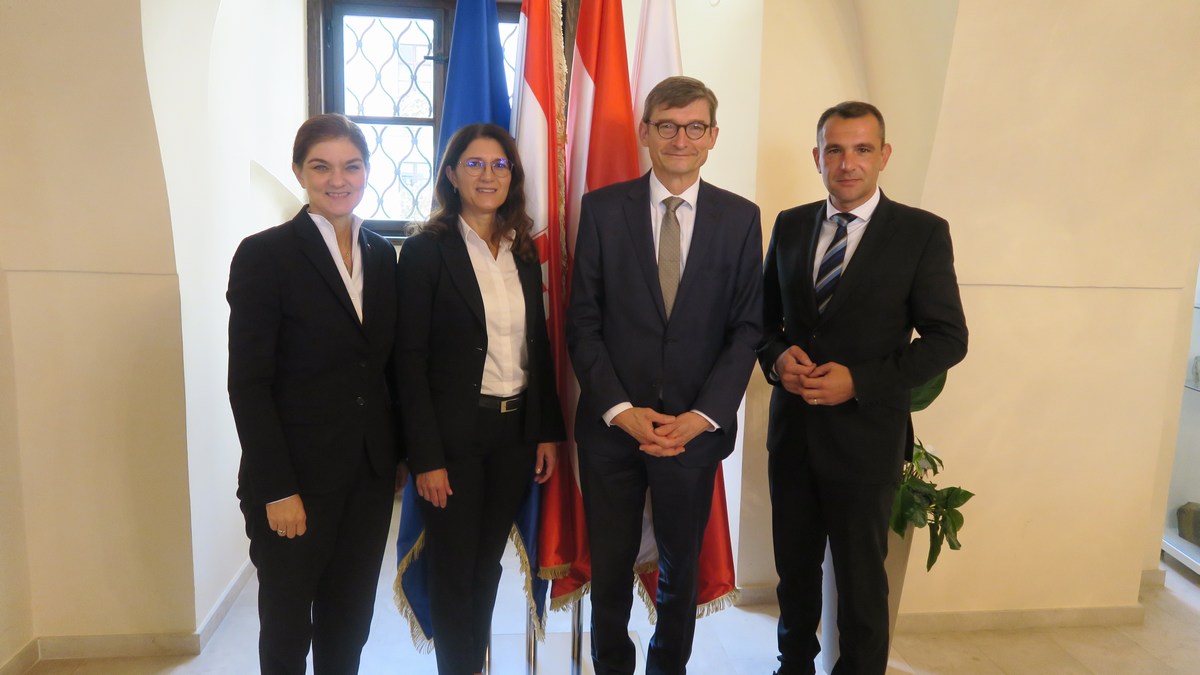 Austrijski veleposlanik u Međimurju, otvoreno pitanje dvostrukog oporezivanja naših ljudi koji rade u Austriji Austrijski veleposlanik u Međimurju, otvoreno pitanje dvostrukog oporezivanja naših ljudi koji rade u Austriji