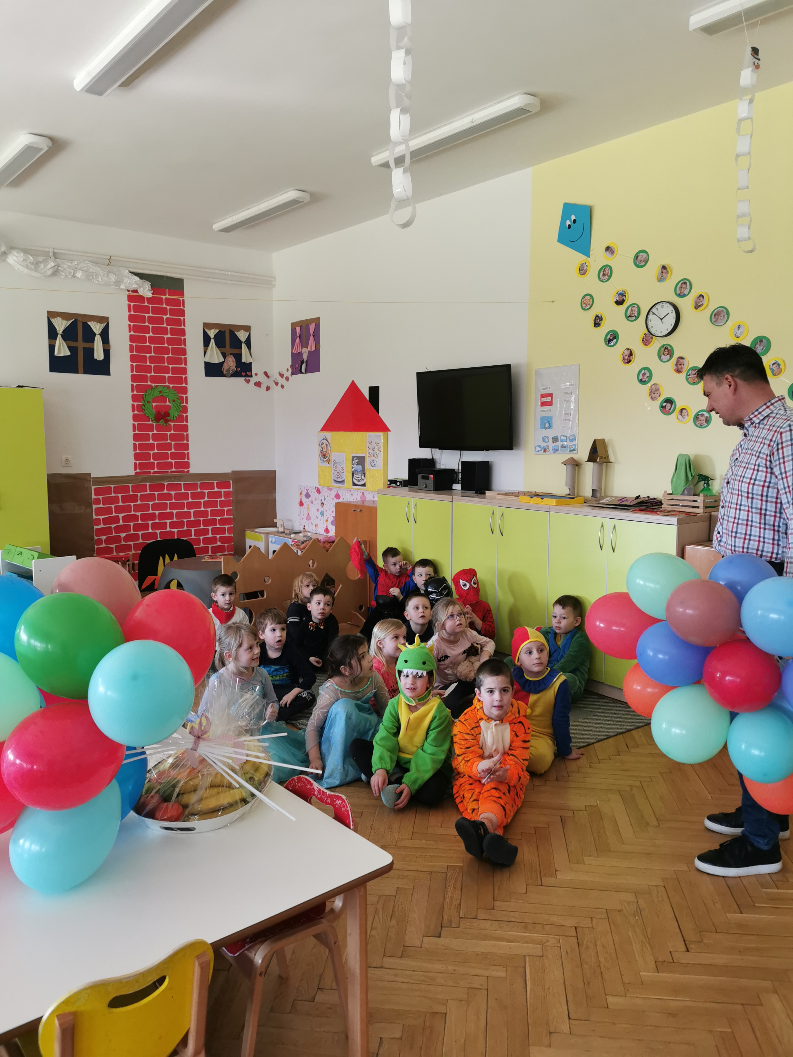 FAŠENK U VRTIĆU Kotoripske mališane balonima i voćem obradovao načelnik Friščić