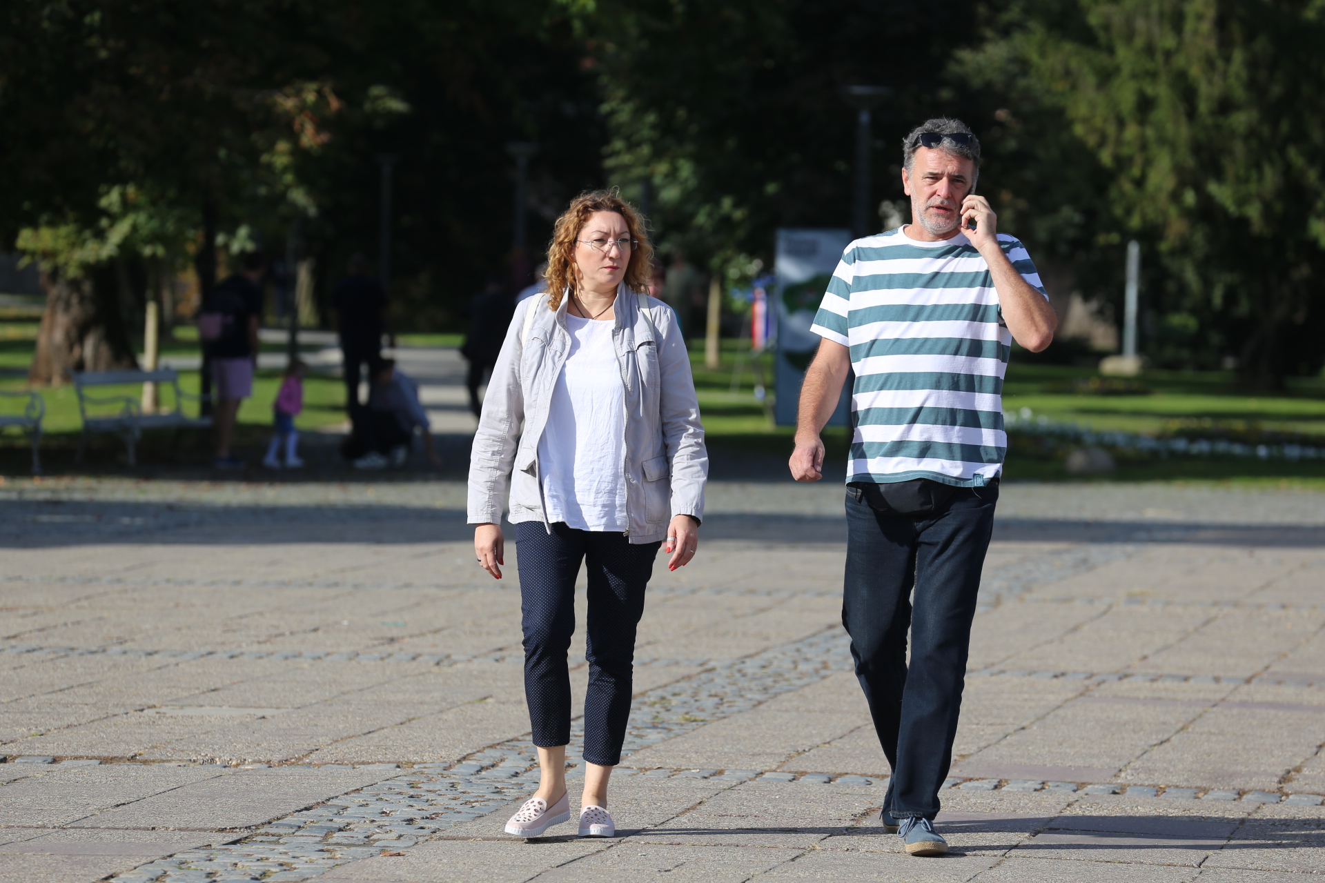 KLIKOM PO ČAKOVCU Prva sunčana subota u listopadu izmamila vesele šetače u centar grada