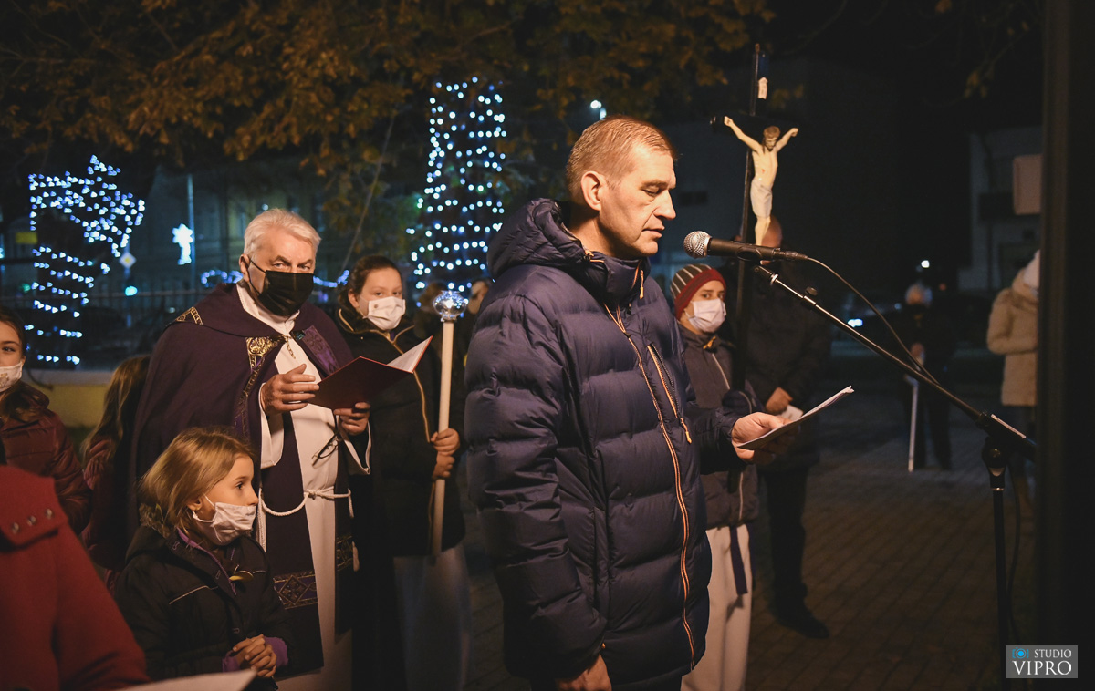 Prva svijeća, svijeća nade, upaljena na adventskom vijencu u Prelogu