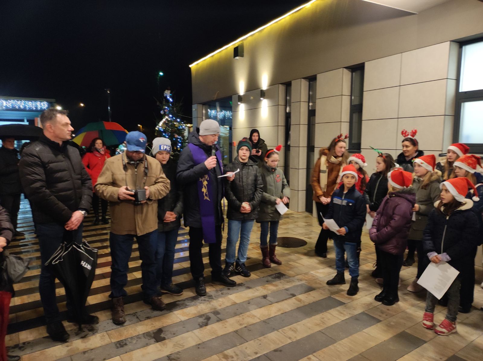 U Kotoribi upaljena treća adventska svijeća uz pjesmu ‘Križića’, dječjeg crkvenog zbora