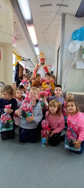 VESELA AVANTURA Mališani iz vrtića Cvrčak putovali vlakom u susret Svetom Nikoli