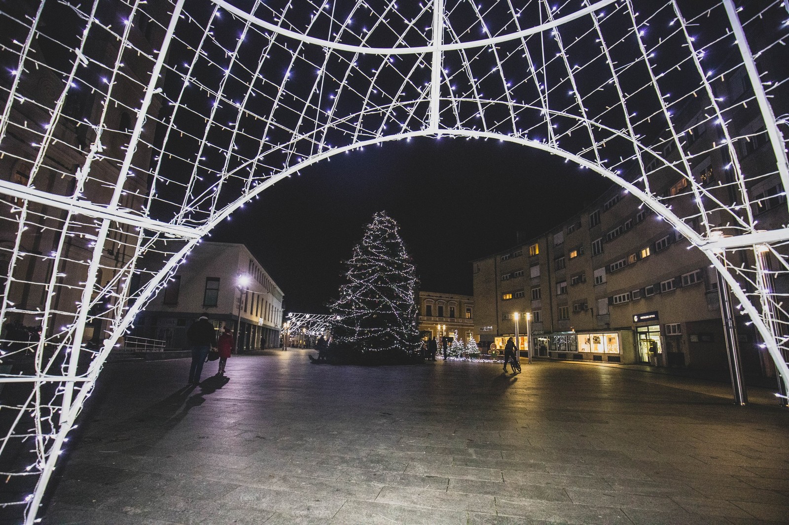 OVO JE PREKRASNO Božićno uređenje u centru Čakovca će vas oduševiti