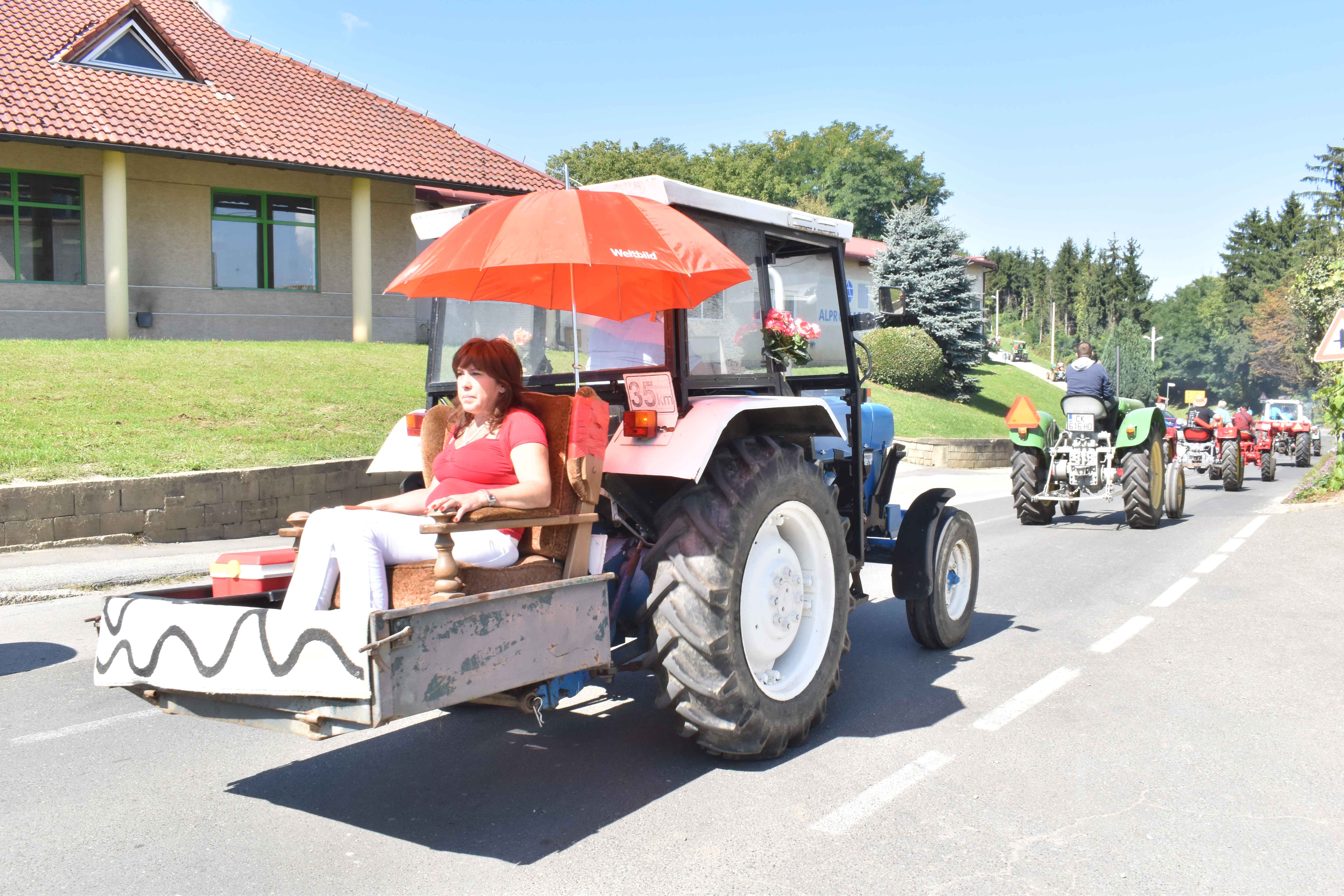 SELNICA Pogledajte kako je bilo na 17. susretu starih traktora