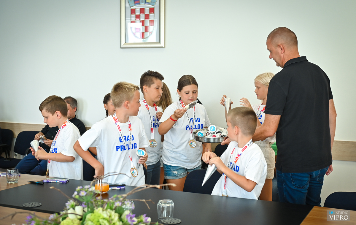 PRELOG Organiziran prijem za ‘Vatrene zmajčeke’- međunarodne prvake Sportskih igara mladih