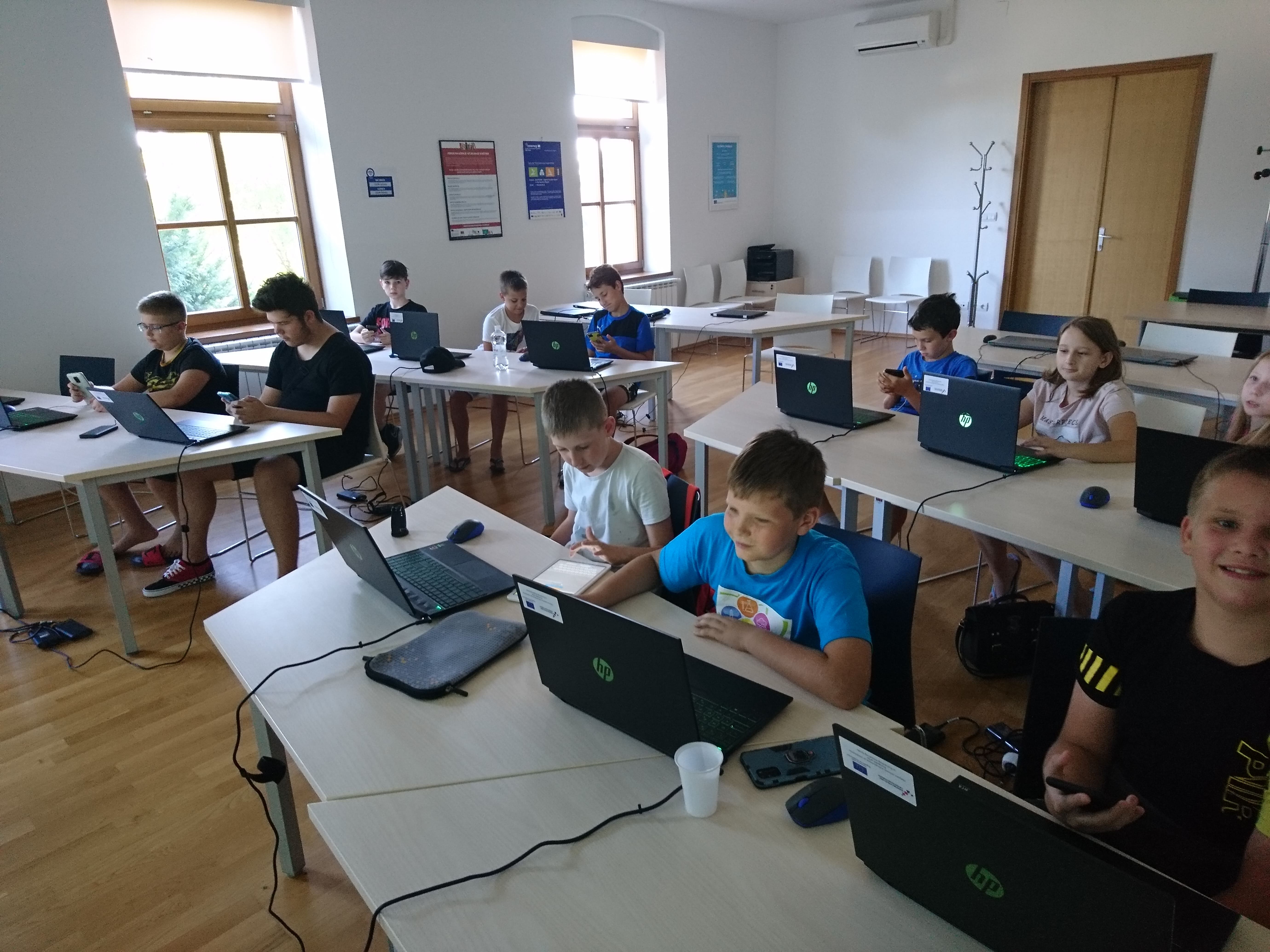 KAJ BUŠ STEM? Radionice programiranja mobilnih aplikacija i računalnih igara izuzetno popularne među školarcima KAJ BUŠ STEM? Radionice programiranja mobilnih aplikacija i računalnih igara izuzetno popularne među školarcima