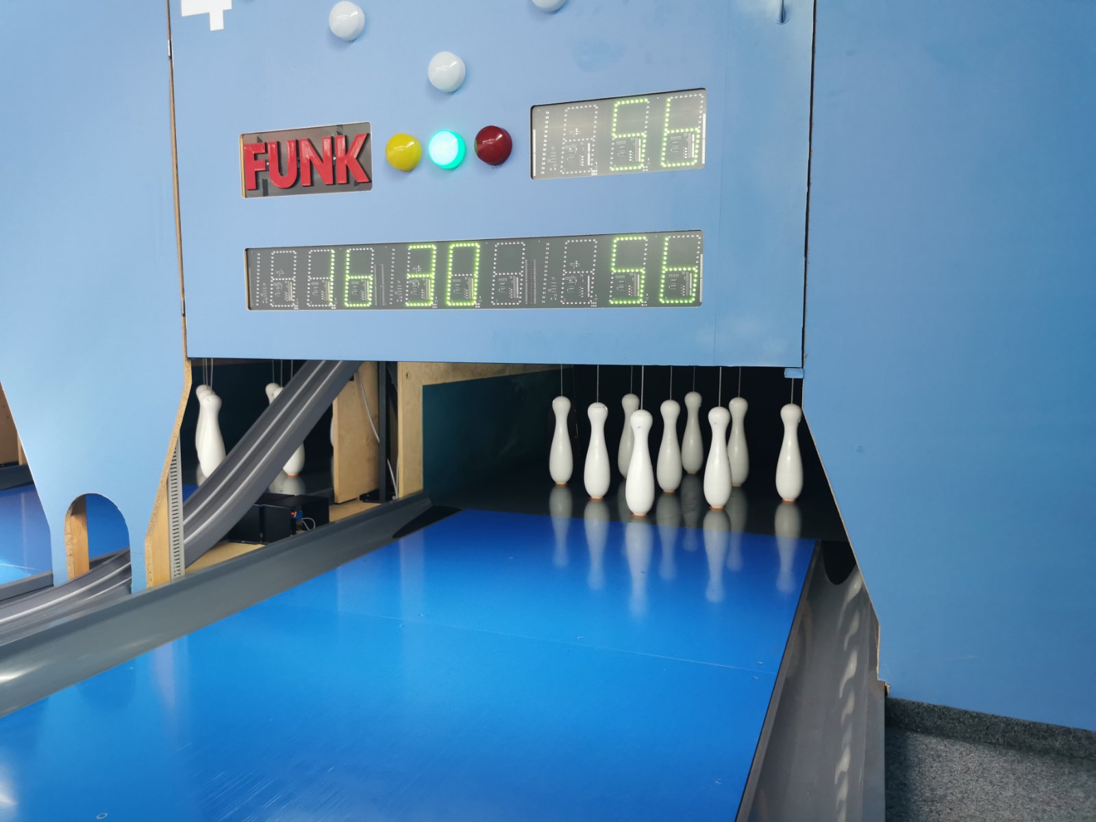 Veliki broj školaraca na kampovima iz kuglanja i rukometa