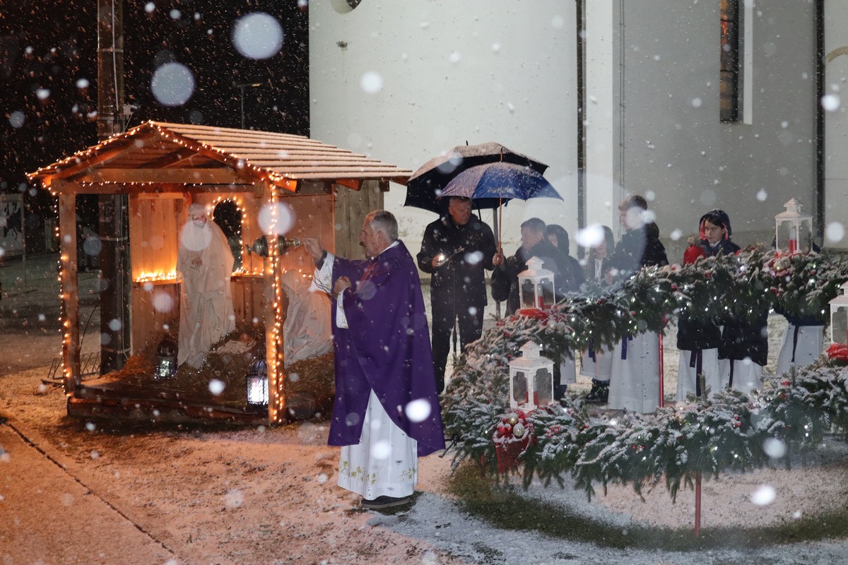 SVETI MARTIN NA MURI Paljenjem prve adventske svijeće započelo je najradosnije doba u godini