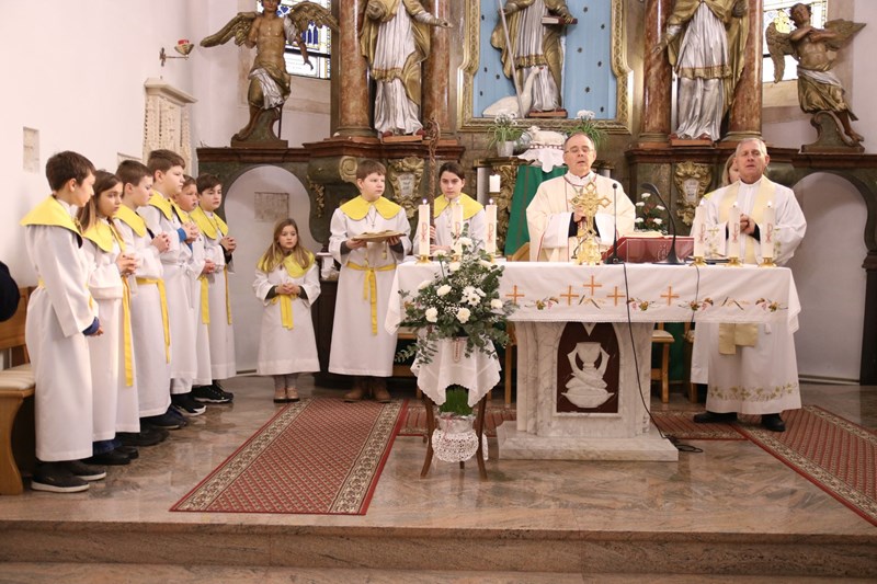 Biskup Radoš krstio peto dijete obitelji Spajić iz Svetog Martina na Muri