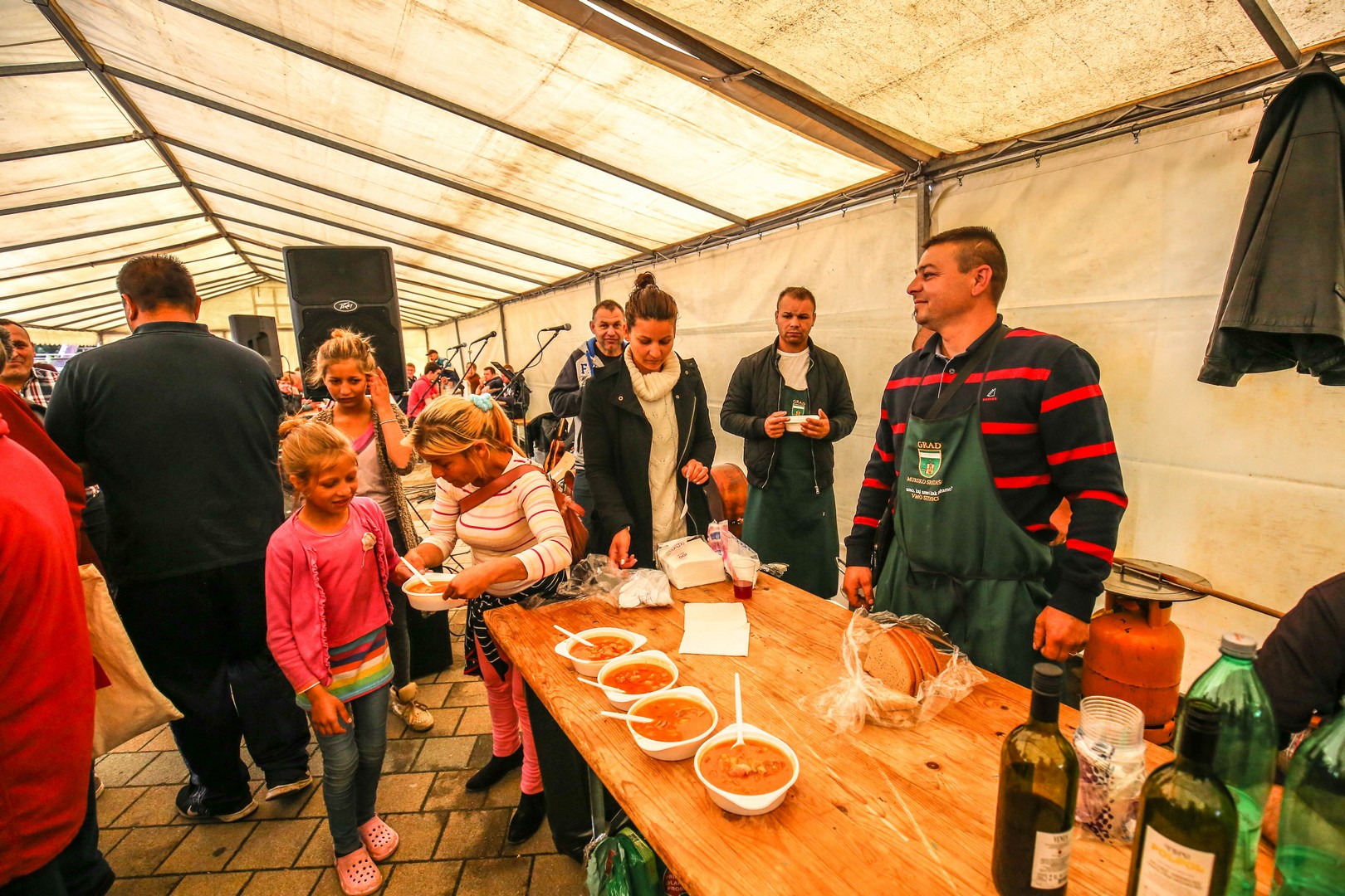 Murskim Središćem jutros se širio miris gulaša i cvijeća