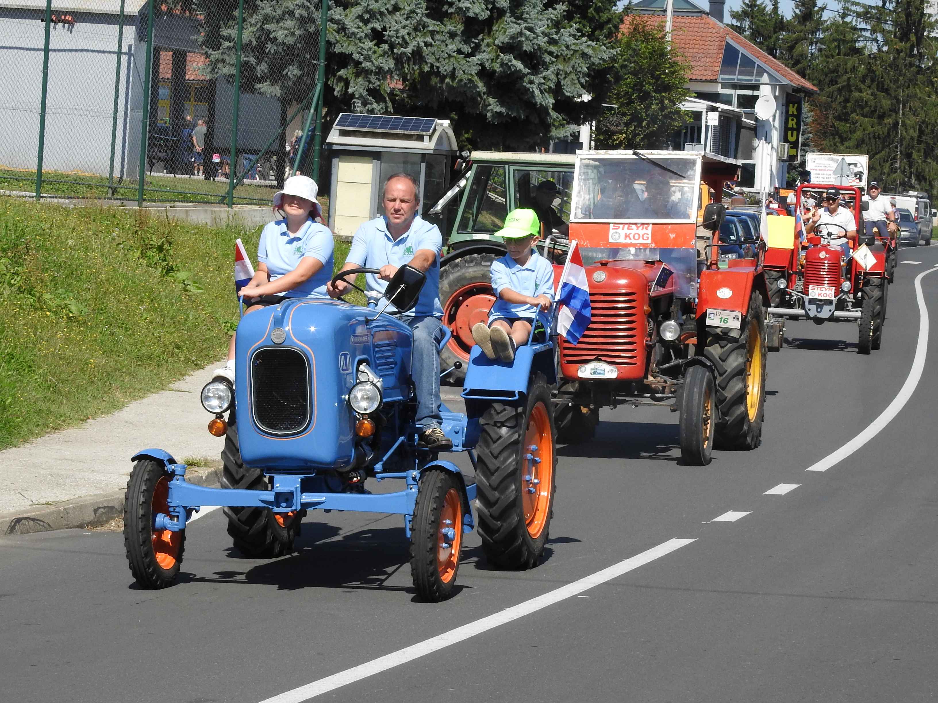 SELNICA Pogledajte kako je bilo na 17. susretu starih traktora
