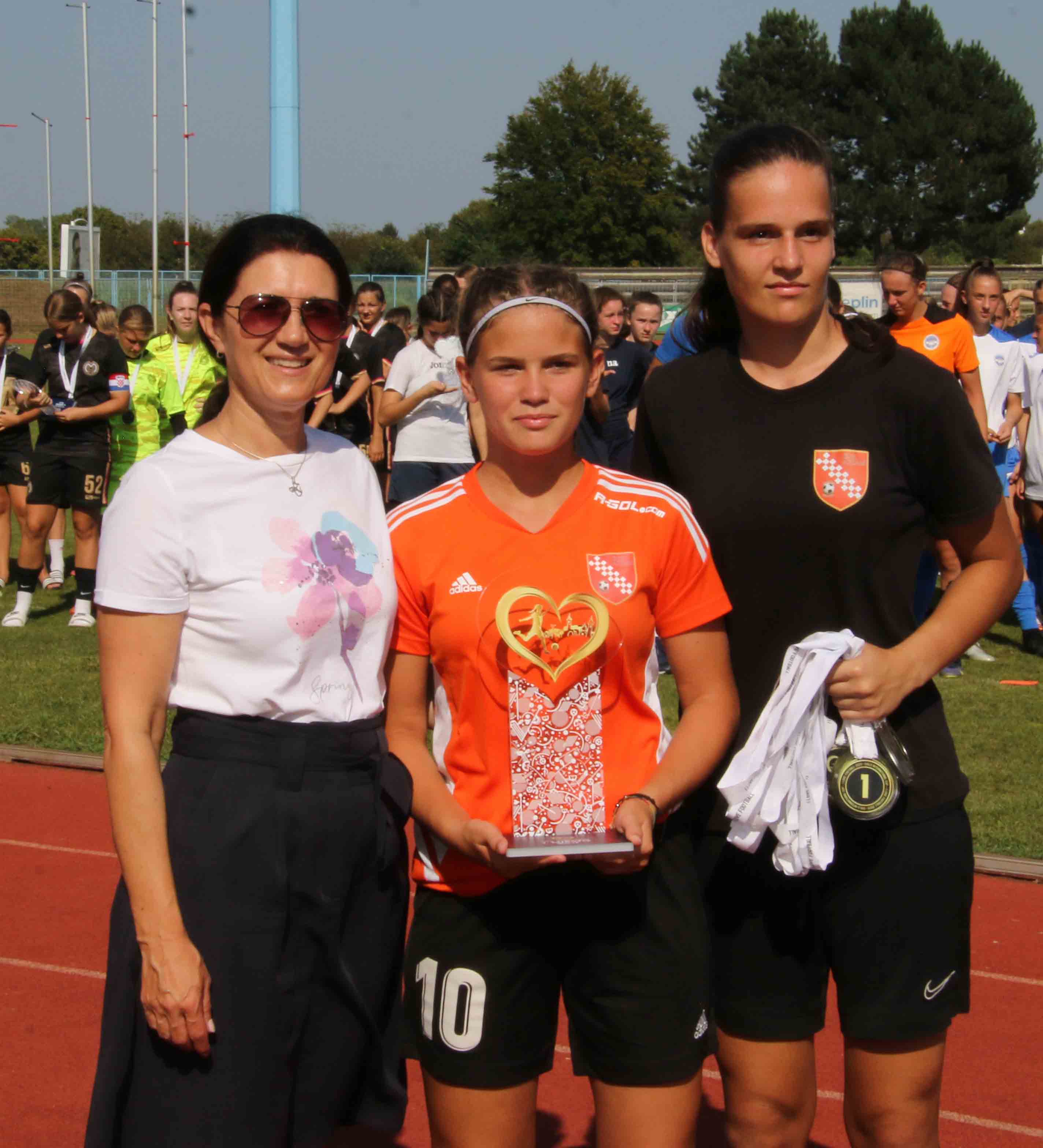 MEĐUNARODNO IZDANJE Ženski nogometni turnir u Čakovcu ‘Volim nogomet’