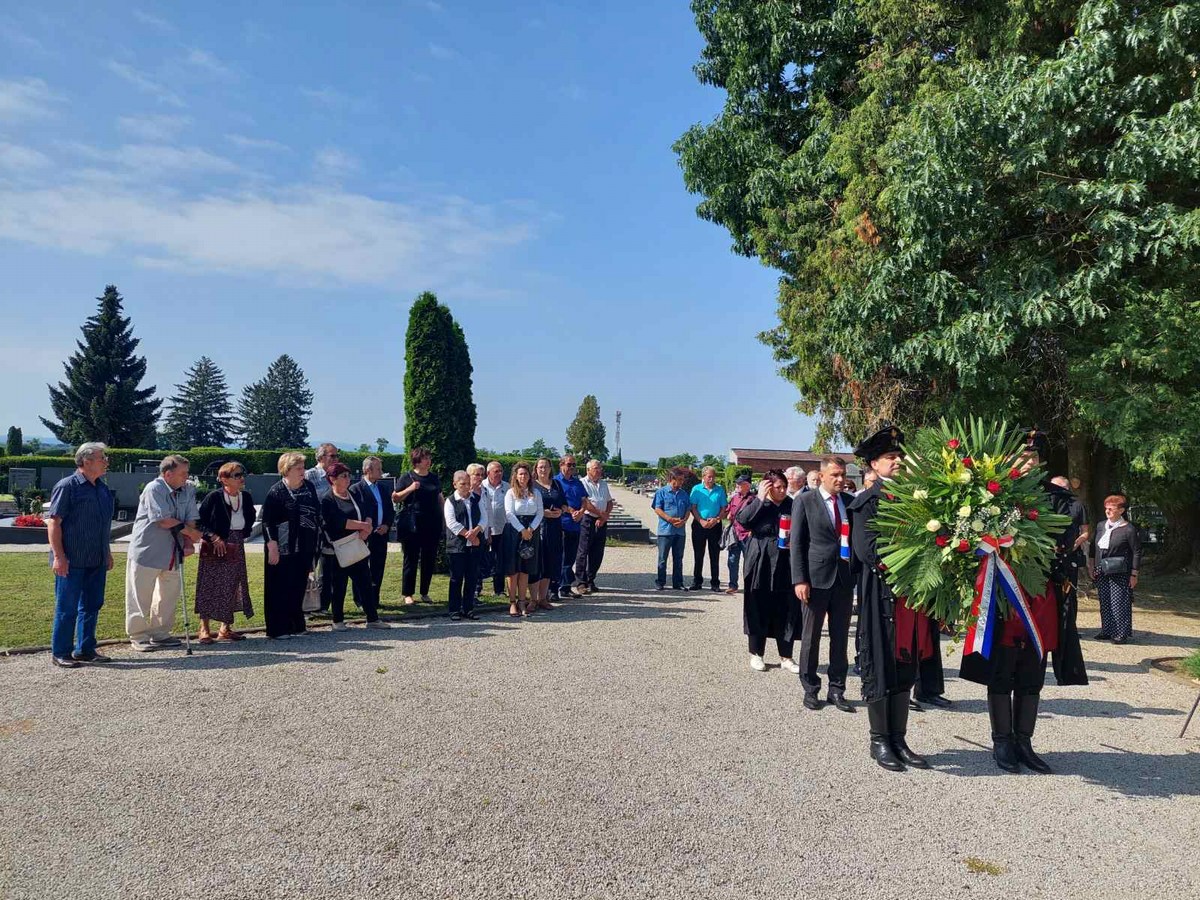 Odavanjem počasti svim poginulim i nestalim braniteljima i pripadnicima antifašističkog pokreta obilježen Dan antifašističke borbe u Međimurju Odavanjem počasti svim poginulim i nestalim braniteljima i pripadnicima antifašističkog pokreta obilježen Dan antifašističke borbe u Međimurju