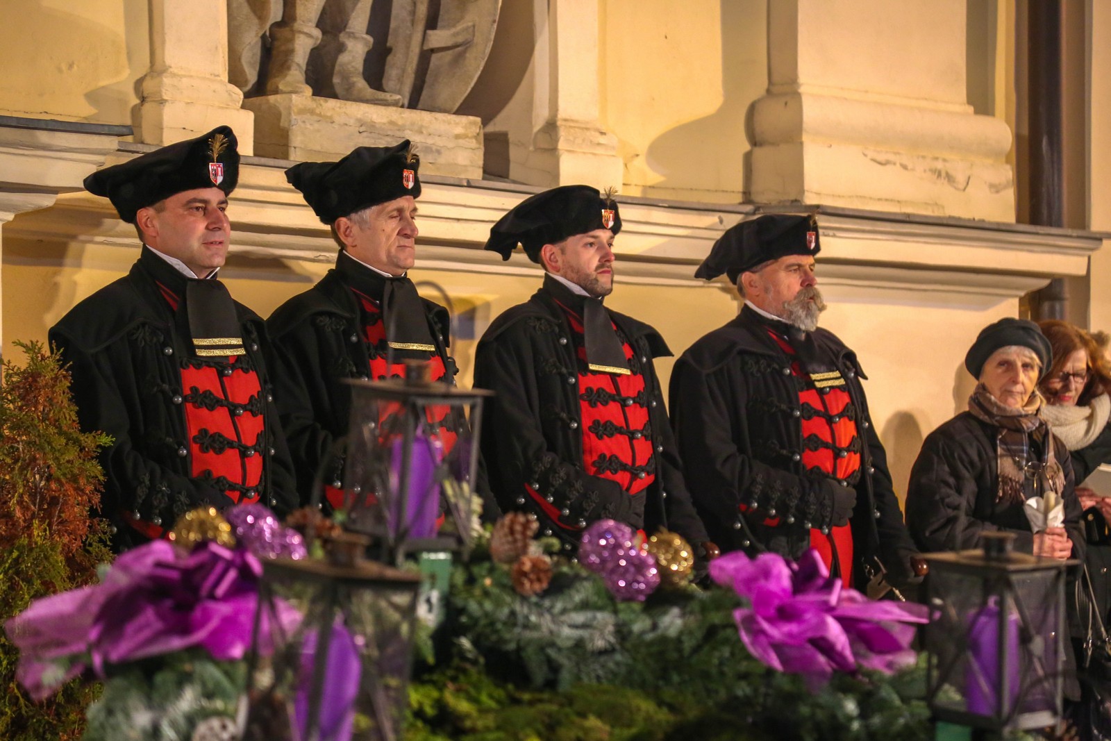 Upaljena prva adventska svijeća u Čakovcu: Predivna rasvjeta zasjala gradom