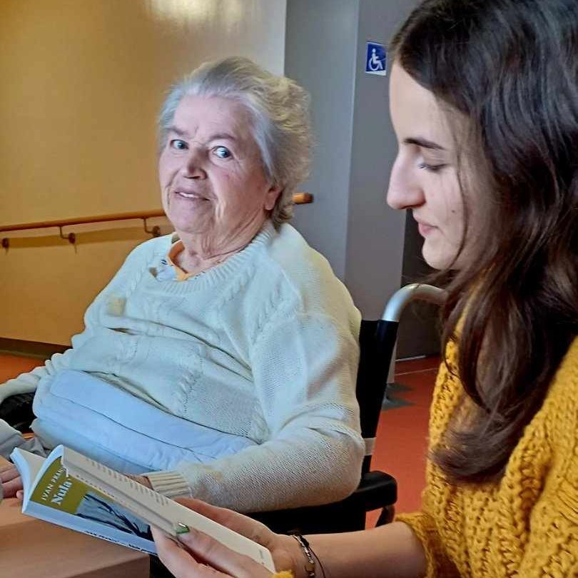 KLUB UNUKA Gimnazijalke održale književnu radionicu starijim osobama