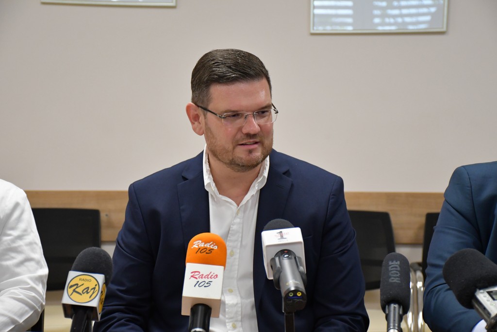 NASTAVAK ULAGANJA Kreće izgradnja novog medicinsko-biokemijskog, patološko-citološkog i transfuziološkog laboratorija NASTAVAK ULAGANJA Kreće izgradnja novog medicinsko-biokemijskog, patološko-citološkog i transfuziološkog laboratorija