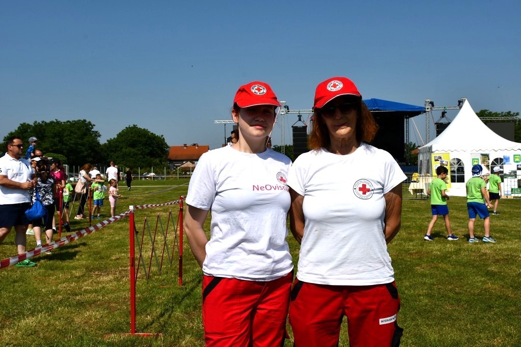 SRCE OD ZLATA Niko, Laura i Ivor, učenici Srednje škole Čakovec, humani volonteri Gradskog društva Crvenog križa Čakovec SRCE OD ZLATA Niko, Laura i Ivor, učenici Srednje škole Čakovec, humani volonteri Gradskog društva Crvenog križa Čakovec
