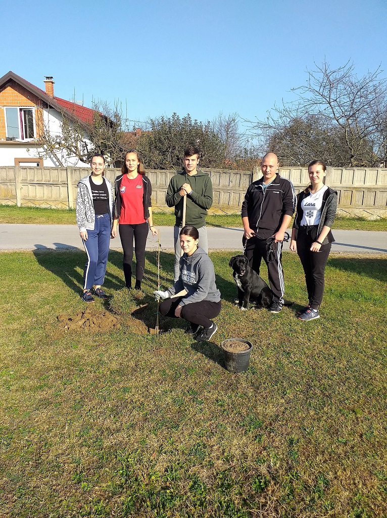 BRAVO, MEĐIMURCI U akciji sadnje drveća na širem čakovečkom području posađeno stotine novih stabala BRAVO, MEĐIMURCI U akciji sadnje drveća na širem čakovečkom području posađeno stotine novih stabala