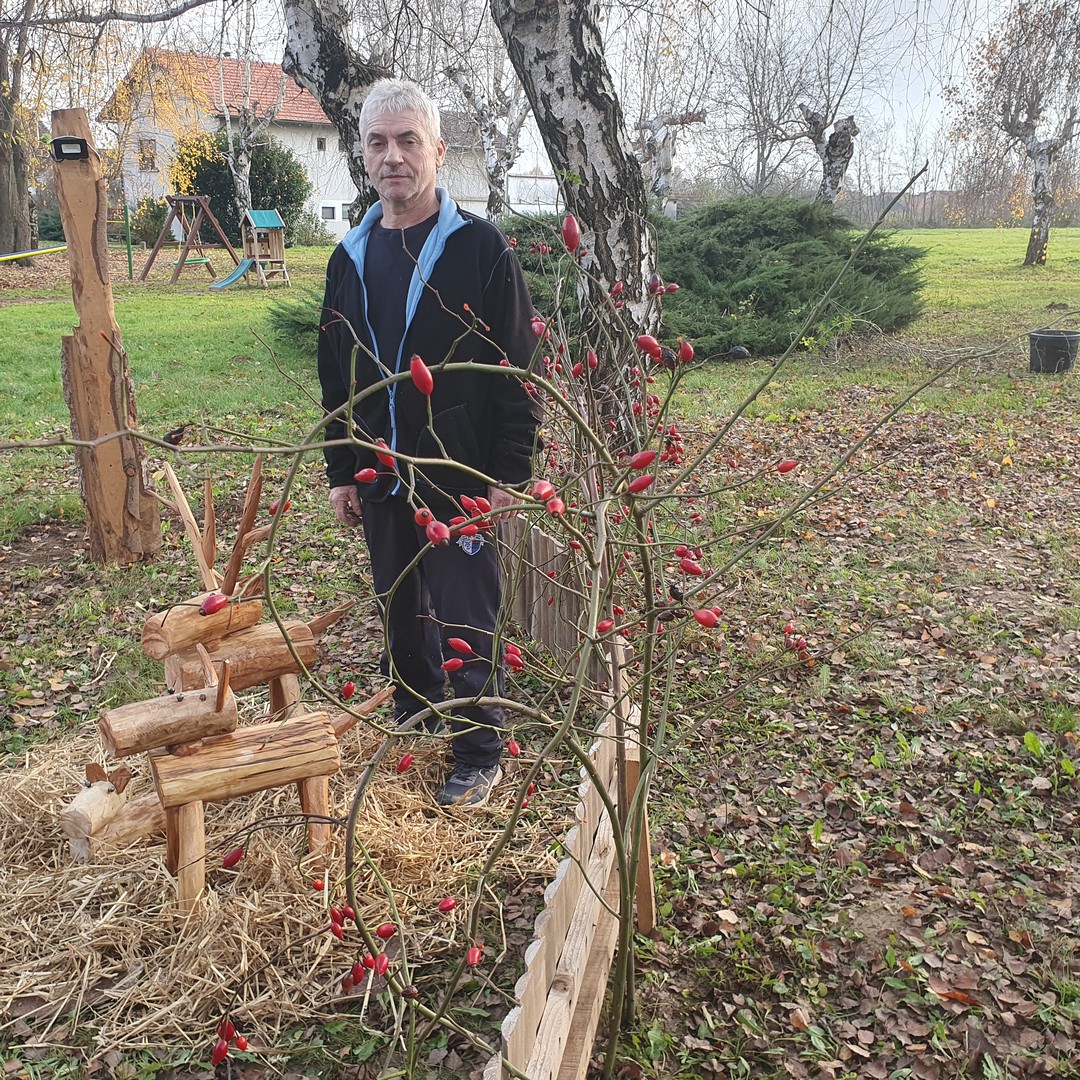 Vrijedni članovi KUD-a Mihovljan uredili prekrasne jaslice u svom mjestu