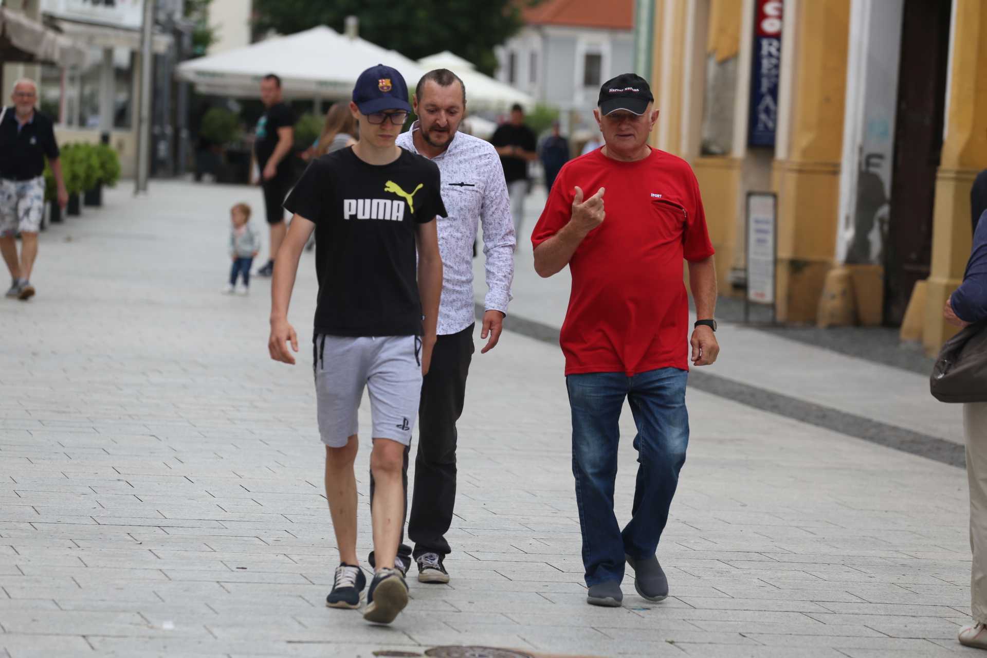 KLIKOM PO ČAKOVCU Ni tmurno vrijeme ne može spriječiti odlično ljetno raspoloženje u centru grada KLIKOM PO ČAKOVCU Ni tmurno vrijeme ne može spriječiti odlično ljetno raspoloženje u centru grada