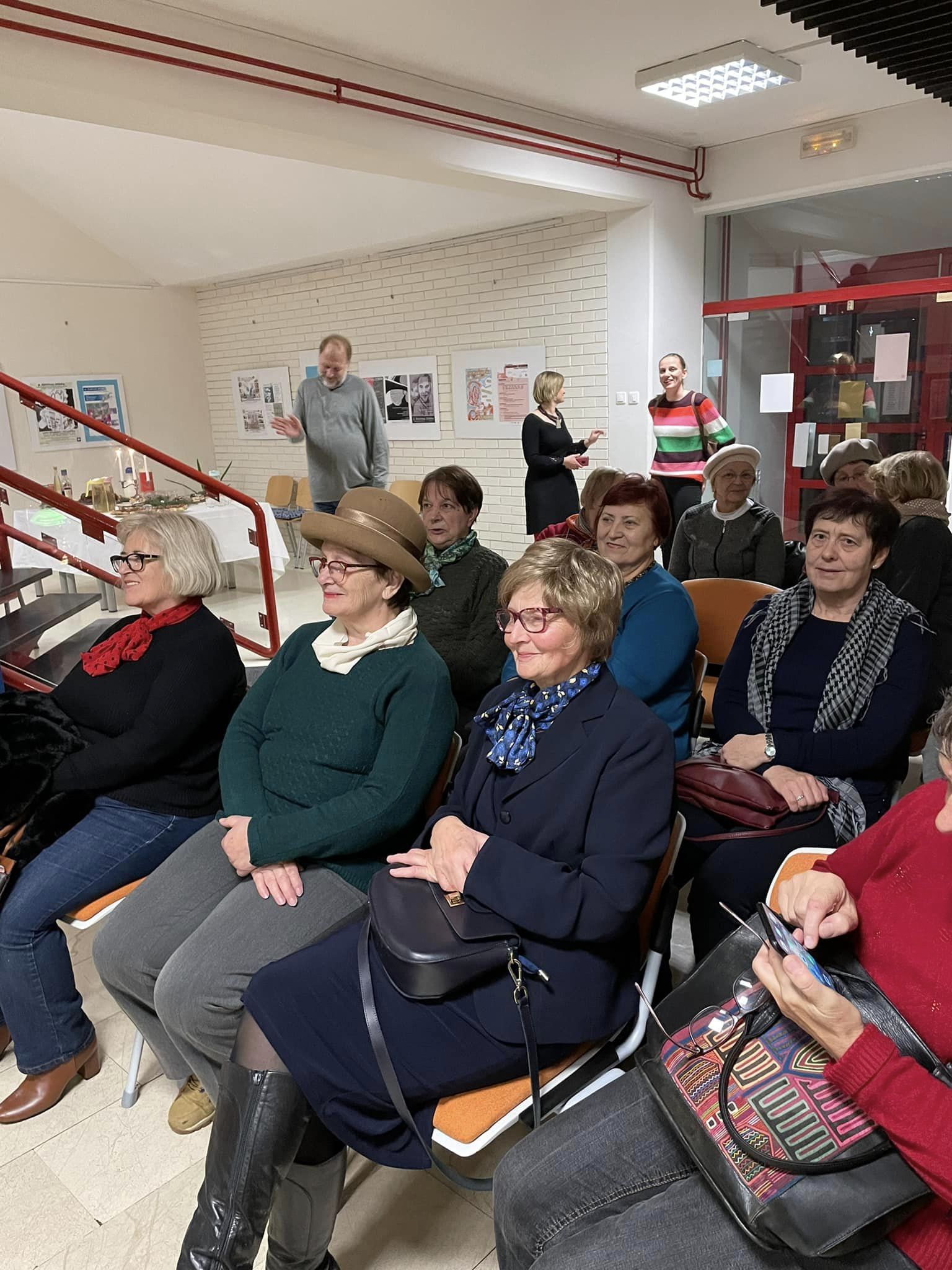 Umirovljenici iz Čakovca uživali u božićnim evergrinima