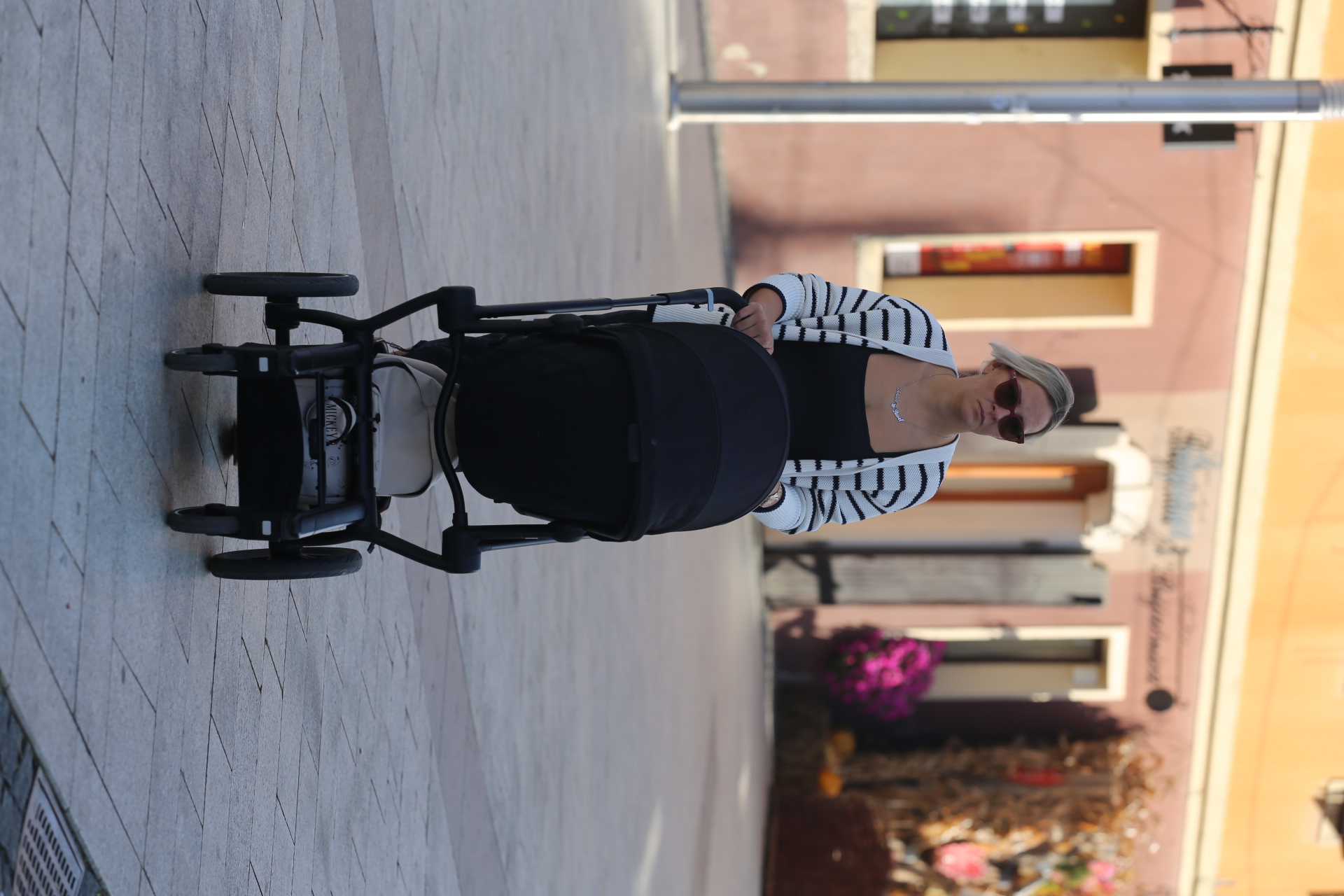 KLIKOM PO ČAKOVCU Prva sunčana subota u listopadu izmamila vesele šetače u centar grada