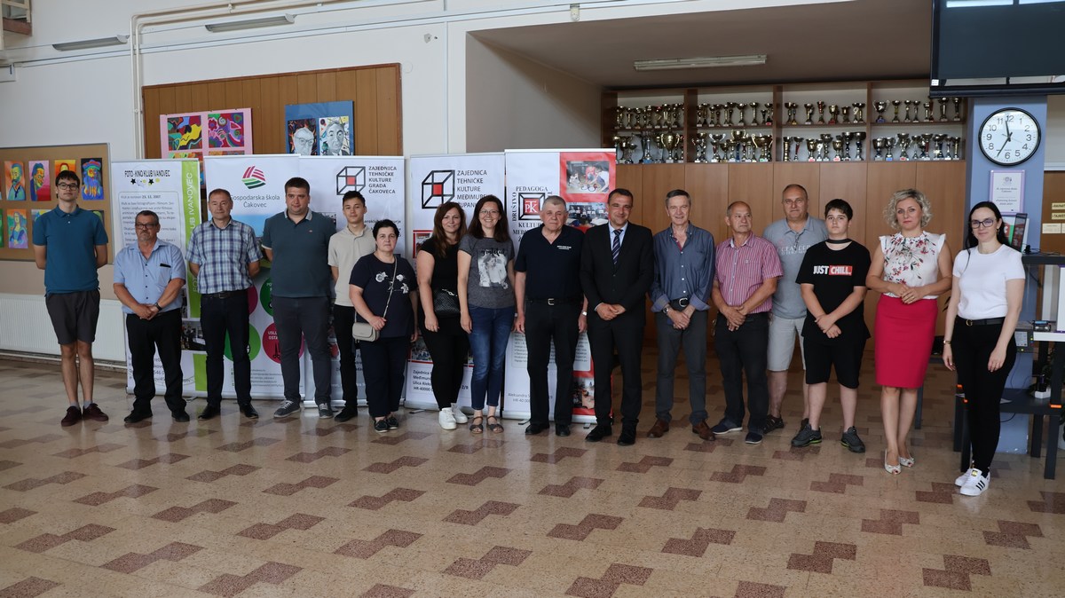 Stotinu djece na kampu tehničke kulture