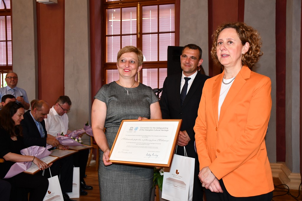 SVEČANA DODJELA Ministrica Nina Obuljen Koržinek uručila UNESCO-ove povelje za međimursku popevku