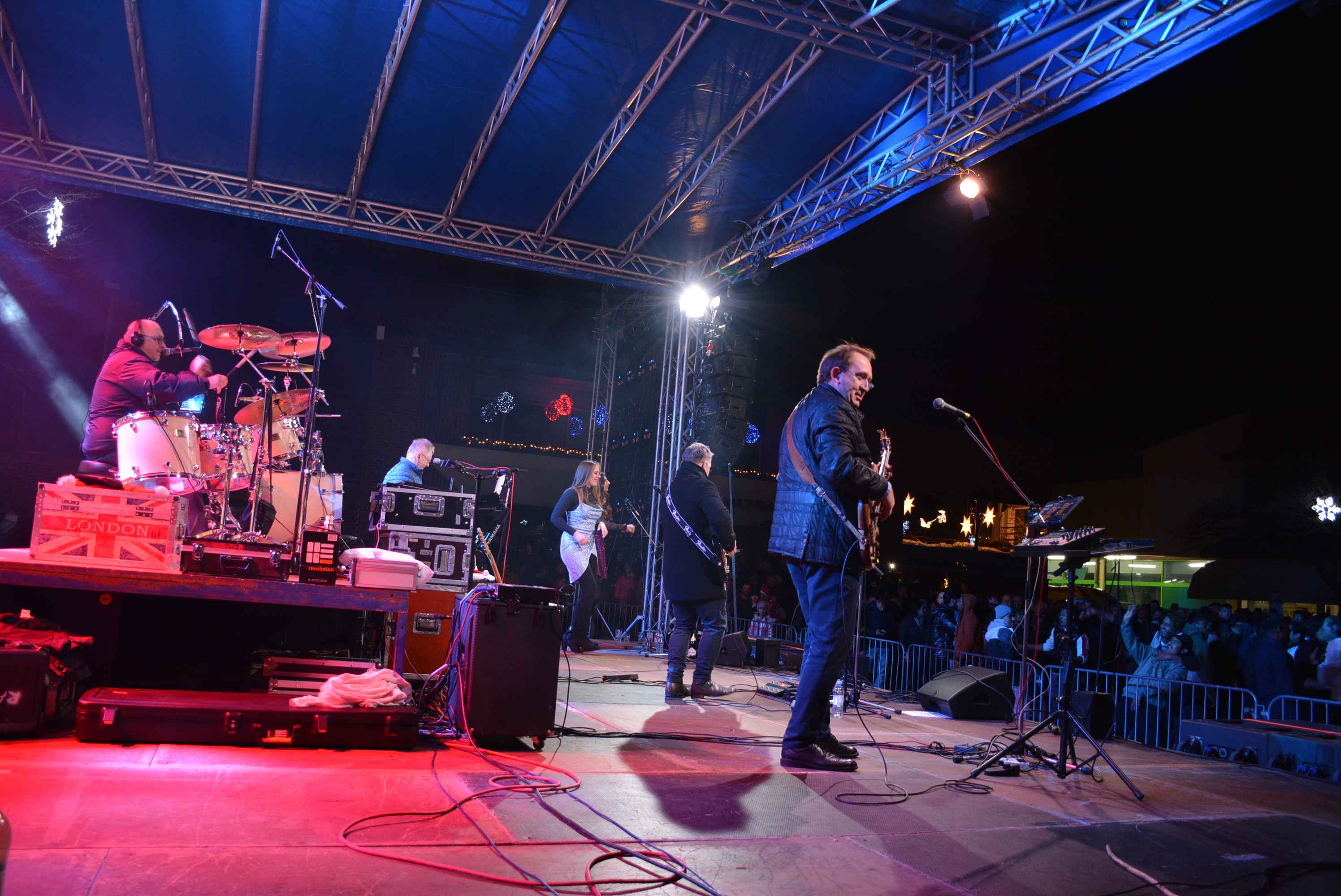 FOTO/VIDEO Čakovec veselo proslavio dolazak 2024. uz ritam ‘Noćne smjene’ i puni trg