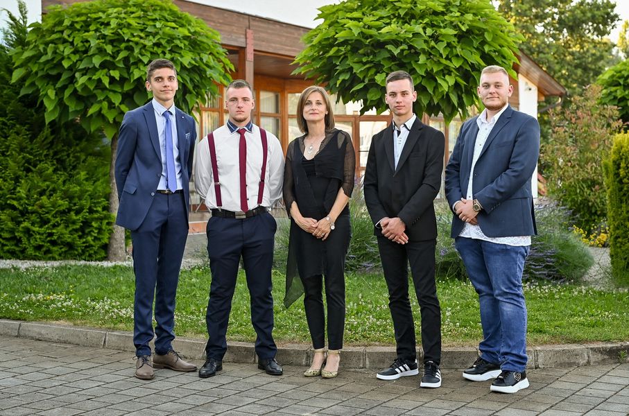 SREDNJA ŠKOLA PRELOG Pogledajte 7 divnih maturantskih razreda