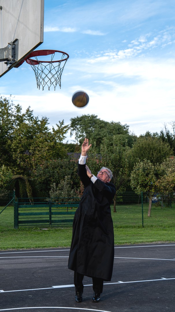 Župan Posavec i načelnik Meglić svečano otvorili obnovljeno košarkaško igralište u Šenkovcu Župan Posavec i načelnik Meglić svečano otvorili obnovljeno košarkaško igralište u Šenkovcu