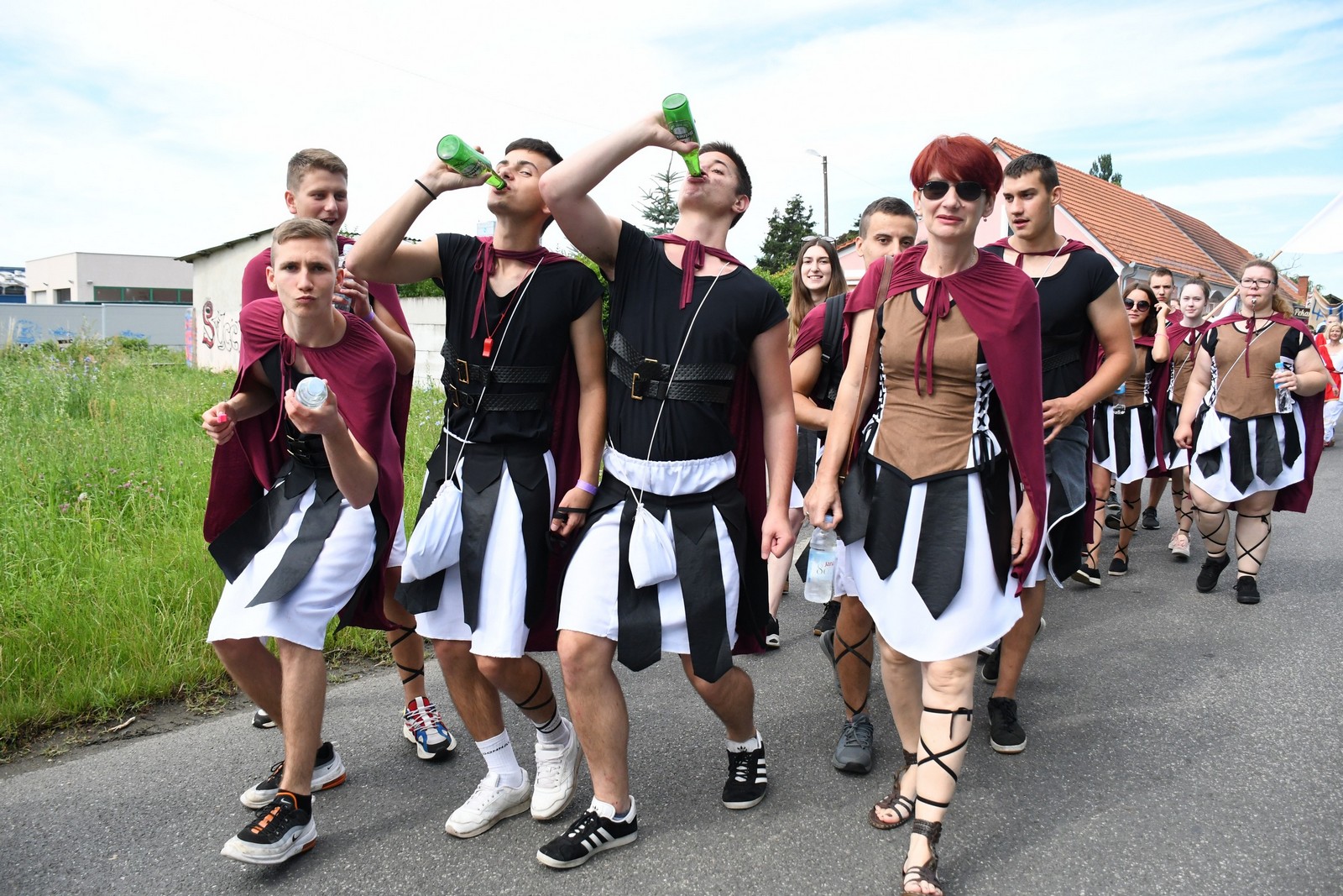 FOTO Povorka protutnjala gradom, maturanti s osmjehom dočekali kraj srednje škole!