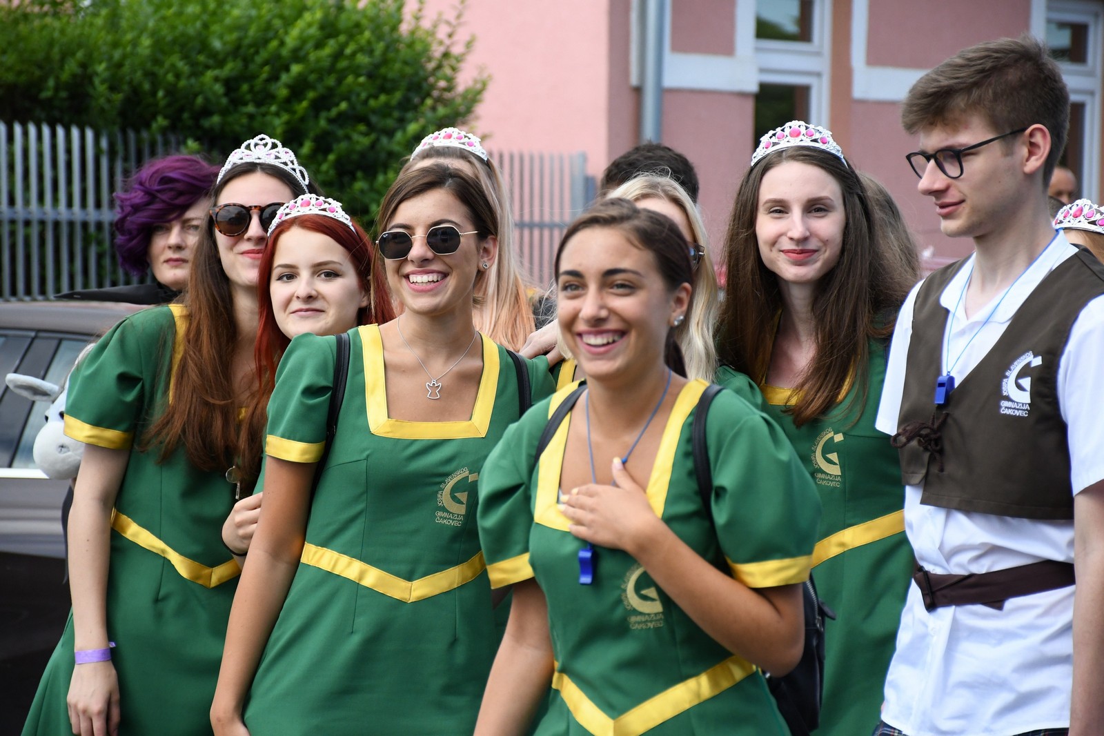 FOTO Povorka protutnjala gradom, maturanti s osmjehom dočekali kraj srednje škole!