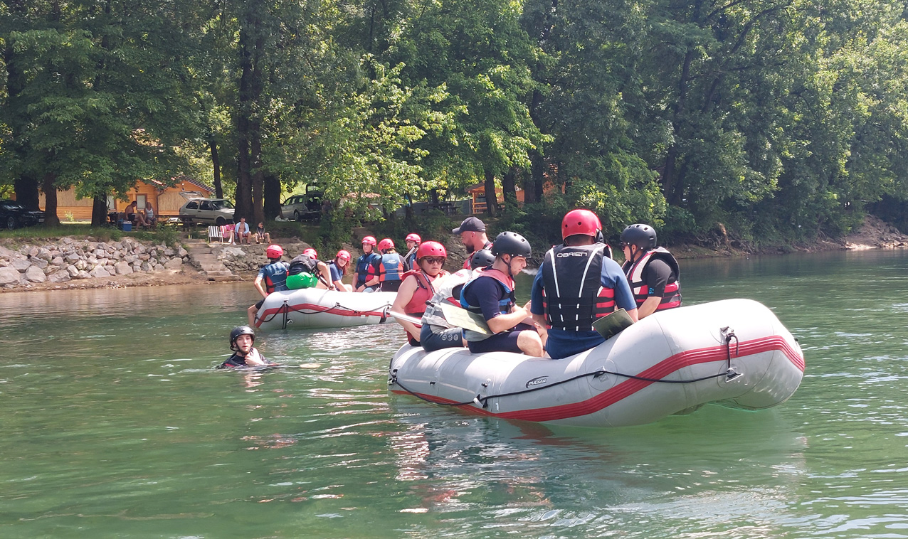 Raftingom po Uni, Labudovi se pripremali za Lov na labuđe pero