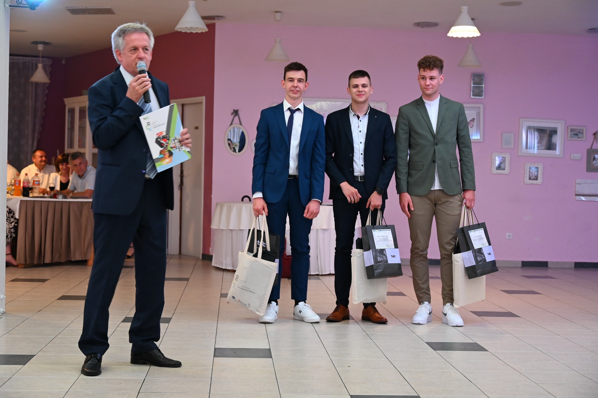 BILO JE NEZABORAVNO Maturalna večer učenika Tehničke škole Čakovec