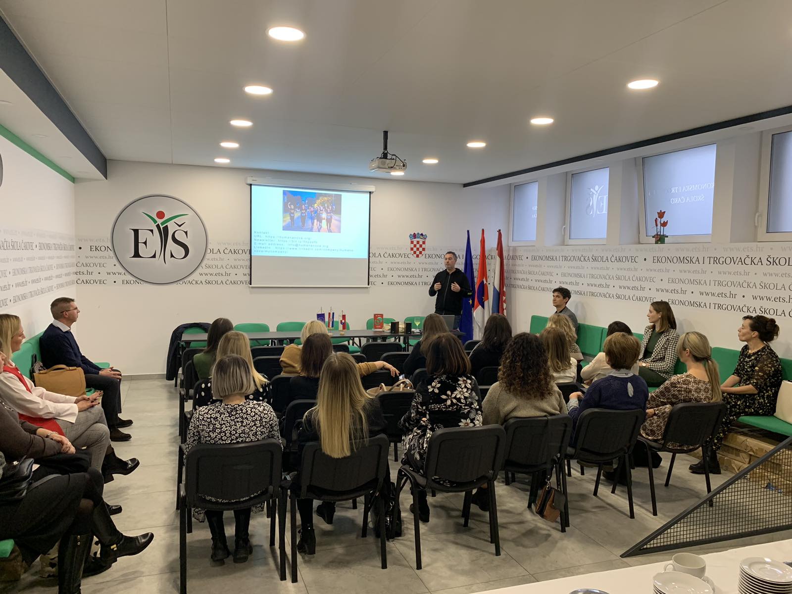 EKONOMSKA I TRGOVAČKA ŠKOLA Održan stručni skup Međužupanijskog stručnog vijeća