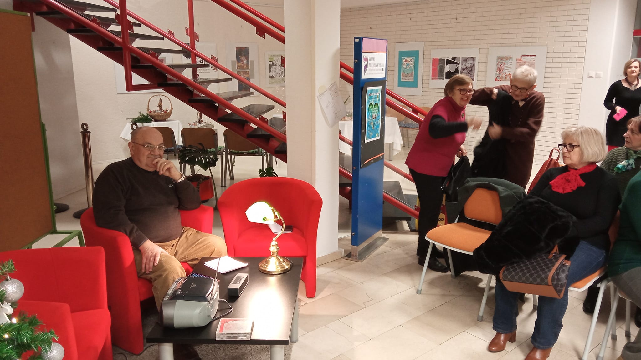 Umirovljenici iz Čakovca uživali u božićnim evergrinima