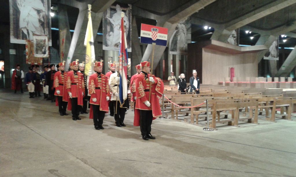 20160521114204850074