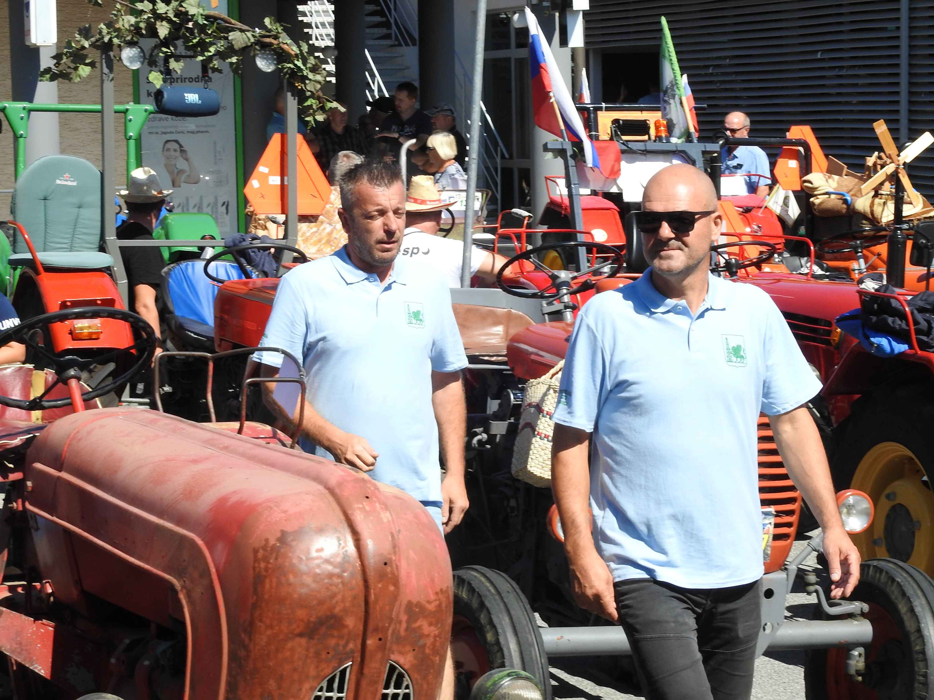 SELNICA Pogledajte kako je bilo na 17. susretu starih traktora