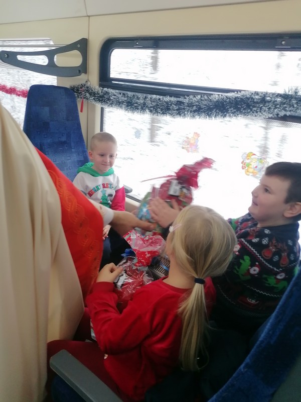 VESELA AVANTURA Mališani iz vrtića Cvrčak putovali vlakom u susret Svetom Nikoli